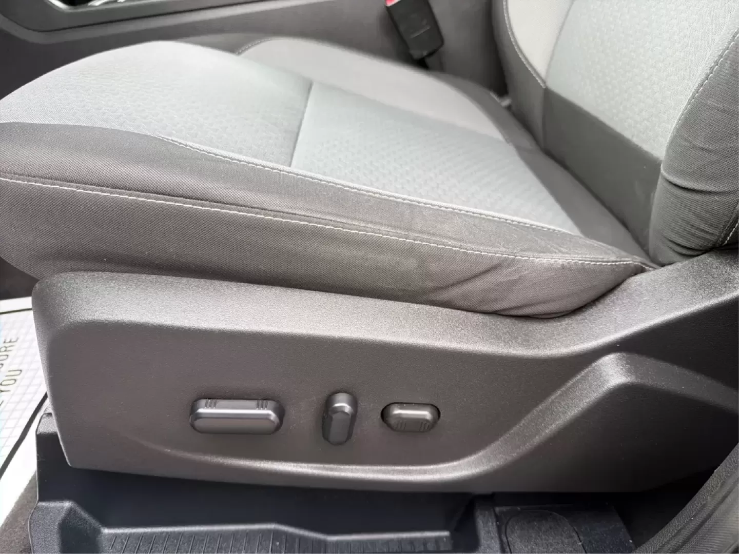 2017 Ford Escape SE (1FMCU0GDXHU) with an 1.5L L4 DOHC 16V engine, 6A transmission, located at 1184 Kauffman Ave, Fairborn, OH, 45324, (937) 908-9800, 39.807072, -84.030914 - ### Discover Your Next Adventure with the 2017 Ford Escape SE at Advantage Car and Credit - Fairborn<br /> <br /> Are you ready to elevate your daily commute or embark on your next weekend adventure? Look no further than the **2017 Ford Escape SE**, now available at **Advantage Car and Credit** in F - Photo#18