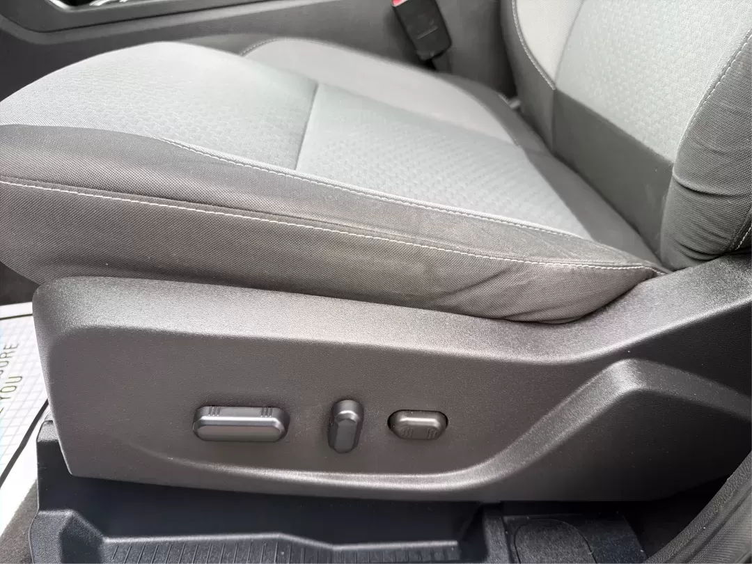 2017 Ford Escape SE (1FMCU0GDXHU) with an Other engine, located at 1184 Kauffman Ave, Fairborn, OH, 45324, (937) 908-9800, 39.807072, -84.030914 - ### Discover Your Next Adventure with the 2017 Ford Escape SE at Advantage Car and Credit - Fairborn<br /> <br /> Are you ready to elevate your daily commute or embark on your next weekend adventure? Look no further than the **2017 Ford Escape SE**, now available at **Advantage Car and Credit** in F - Photo#18