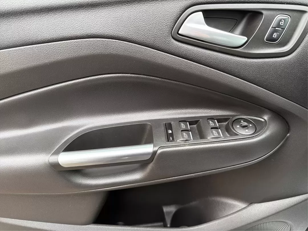 2017 Ford Escape SE (1FMCU0GDXHU) with an Other engine, located at 1184 Kauffman Ave, Fairborn, OH, 45324, (937) 908-9800, 39.807072, -84.030914 - ### Discover Your Next Adventure with the 2017 Ford Escape SE at Advantage Car and Credit - Fairborn<br /> <br /> Are you ready to elevate your daily commute or embark on your next weekend adventure? Look no further than the **2017 Ford Escape SE**, now available at **Advantage Car and Credit** in F - Photo#19