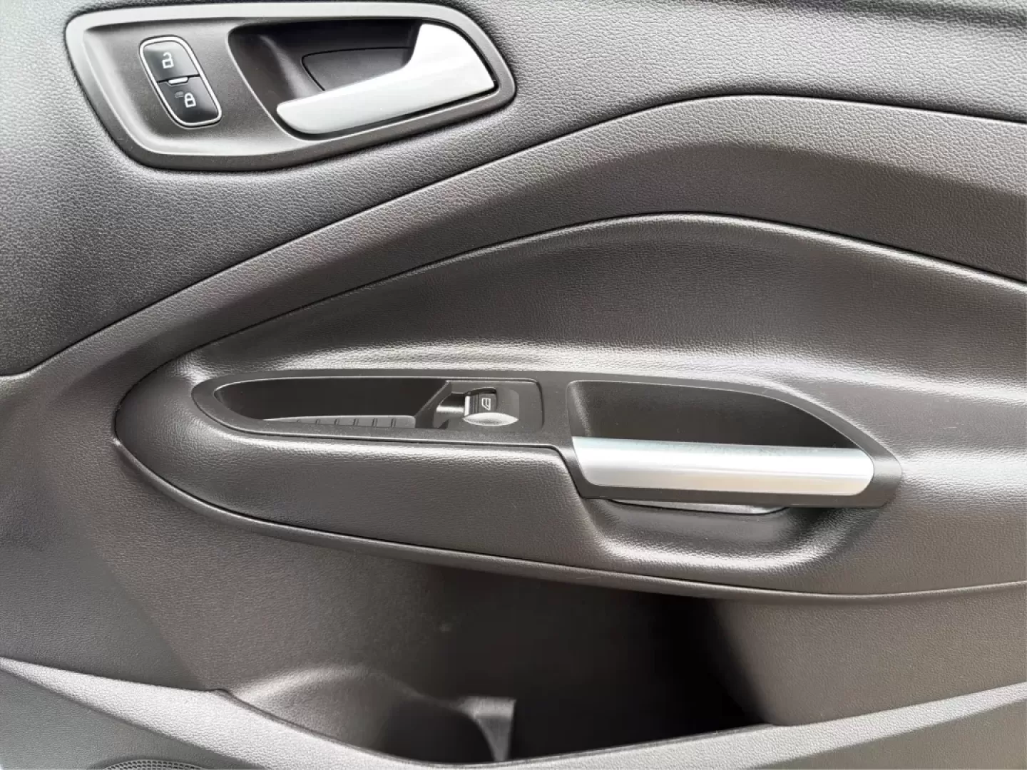 2017 Ford Escape SE (1FMCU0GDXHU) with an 1.5L L4 DOHC 16V engine, 6A transmission, located at 1184 Kauffman Ave, Fairborn, OH, 45324, (937) 908-9800, 39.807072, -84.030914 - ### Discover Your Next Adventure with the 2017 Ford Escape SE at Advantage Car and Credit - Fairborn<br /> <br /> Are you ready to elevate your daily commute or embark on your next weekend adventure? Look no further than the **2017 Ford Escape SE**, now available at **Advantage Car and Credit** in F - Photo#20