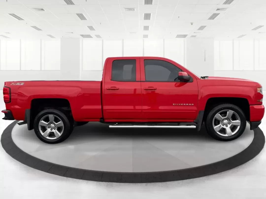 2017 Chevrolet Silverado 1500 2LT (1GCVKREC2HZ) with an EcoTec3 4.3L V-6 gasoline direct injection engine, located at 1184 Kauffman Ave, Fairborn, OH, 45324, (937) 908-9800, 39.807072, -84.030914 - 2017 Chevrolet Silverado 1500 2LT - Photo#1
