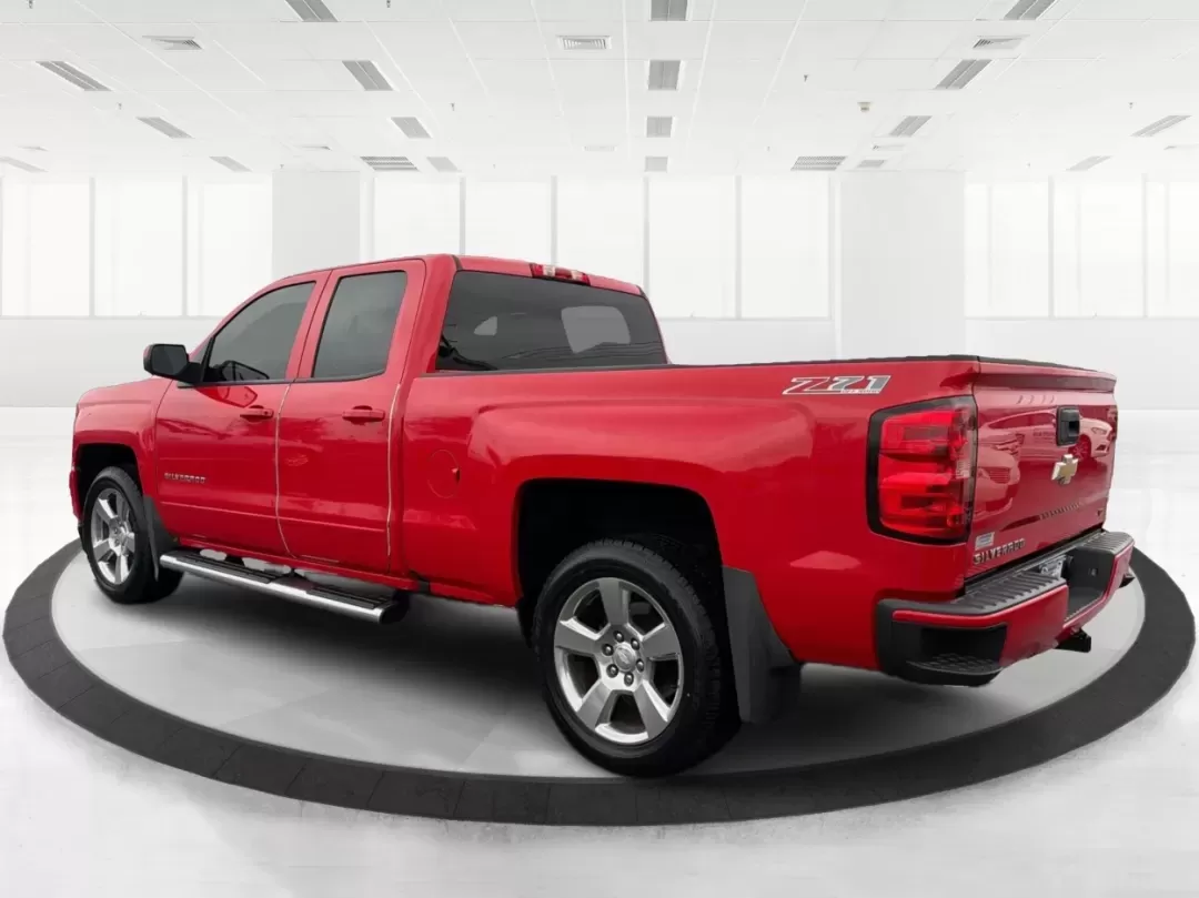 2017 Chevrolet Silverado 1500 2LT (1GCVKREC2HZ) with an EcoTec3 4.3L V-6 gasoline direct injection engine, located at 1184 Kauffman Ave, Fairborn, OH, 45324, (937) 908-9800, 39.807072, -84.030914 - 2017 Chevrolet Silverado 1500 2LT - Photo#4