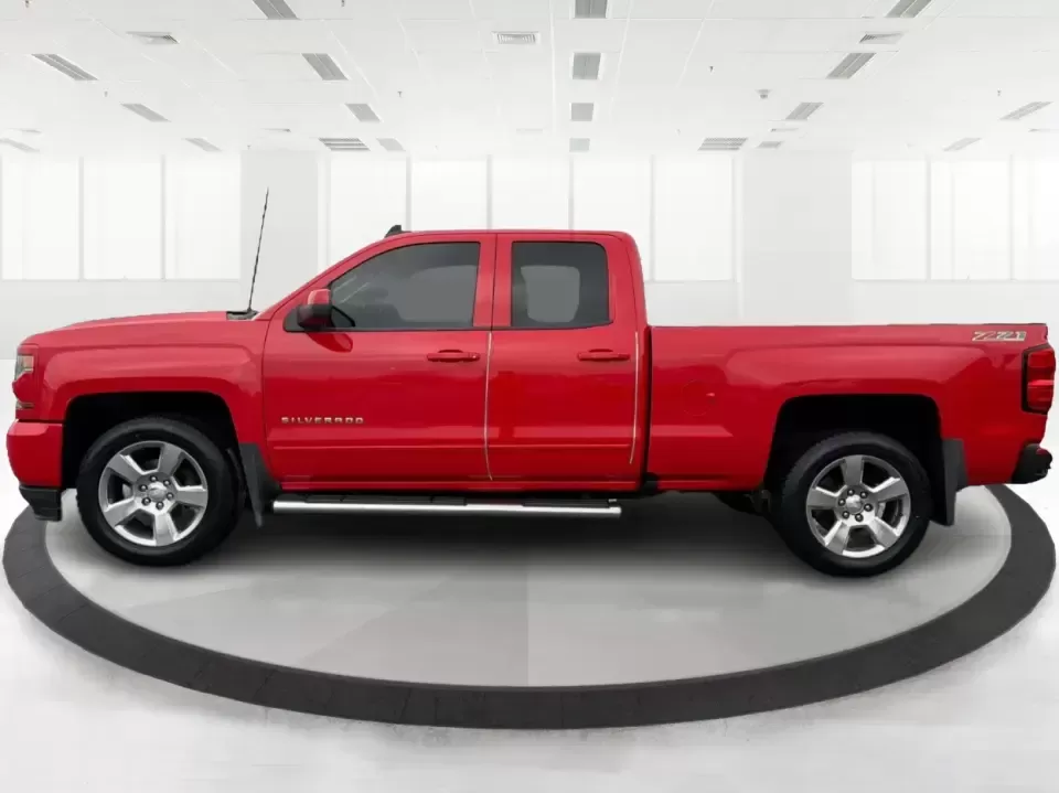 2017 Chevrolet Silverado 1500 2LT (1GCVKREC2HZ) with an EcoTec3 4.3L V-6 gasoline direct injection engine, 6A transmission, located at 1184 Kauffman Ave, Fairborn, OH, 45324, (937) 908-9800, 39.807072, -84.030914 - **Unleash Adventure with the 2017 Chevrolet Silverado 1500 at Advantage Car and Credit Moraine, OH!**<br /> <br /> Are you ready to conquer your daily commute or embark on thrilling weekend adventures? The 2017 Chevrolet Silverado 1500 is more than just a truck; it's a lifestyle choice perfect for - Photo#5
