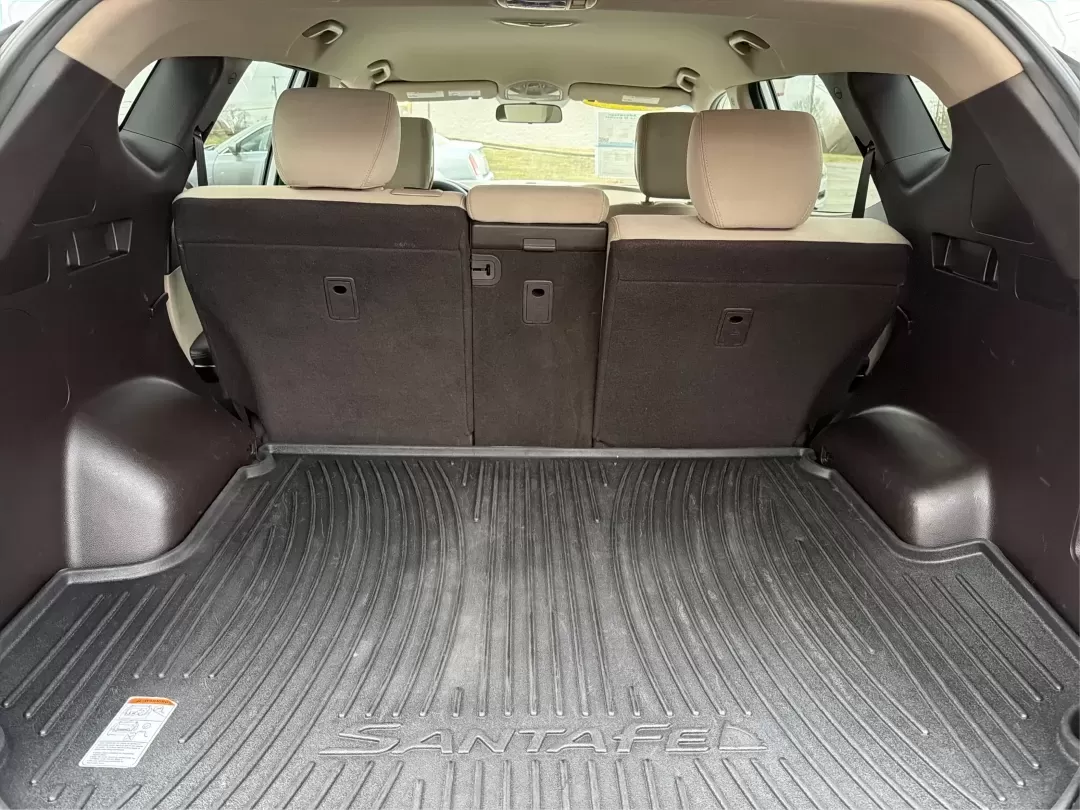 2017 Hyundai Santa Fe 2.4L (5NMZTDLB2HH) with an Theta II 2.4L I-4 gasoline direct injection engine, located at 1951 S Dayton Lakeview Rd., New Carlisle, OH, 45344, (937) 908-9800, 39.890999, -84.050255 - **Elevate Your Family Adventures with the 2017 Hyundai Santa Fe at Advantage Car and Credit!**<br /> <br /> Are you searching for the perfect vehicle to accommodate your growing family or to enhance your weekend getaways? Look no further! The 2017 Hyundai Santa Fe is a versatile and spacious SUV des - Photo#12