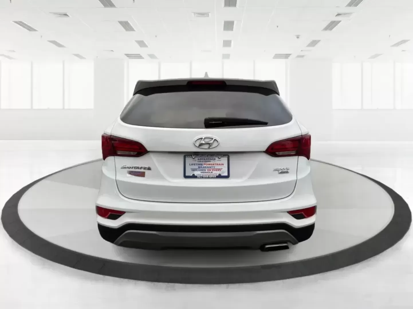 2017 Hyundai Santa Fe 2.4L (5NMZTDLB2HH) with an Theta II 2.4L I-4 gasoline direct injection engine, 6A transmission, located at 4508 South Dixie Dr, Moraine, OH, 45439, (937) 908-9800, 39.689976, -84.218452 - **Elevate Your Family Adventures with the 2017 Hyundai Santa Fe at Advantage Car and Credit!**<br /> <br /> Are you searching for the perfect vehicle to accommodate your growing family or to enhance your weekend getaways? Look no further! The 2017 Hyundai Santa Fe is a versatile and spacious SUV des - Photo#3