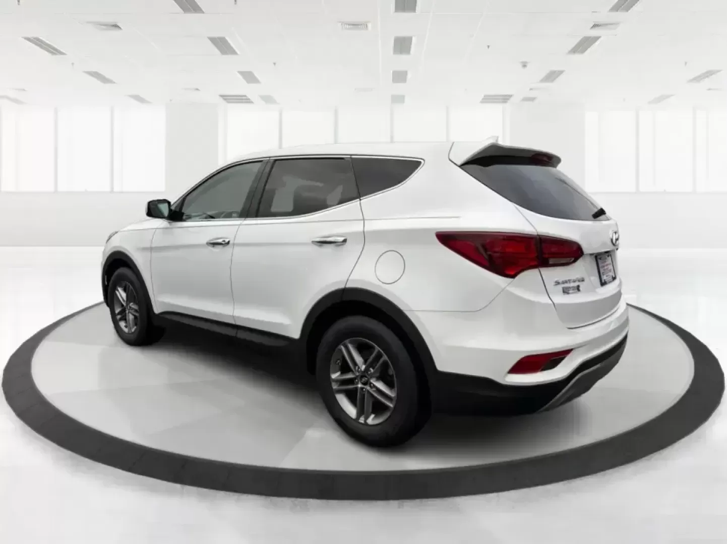 2017 Hyundai Santa Fe 2.4L (5NMZTDLB2HH) with an Theta II 2.4L I-4 gasoline direct injection engine, 6A transmission, located at 4508 South Dixie Dr, Moraine, OH, 45439, (937) 908-9800, 39.689976, -84.218452 - **Elevate Your Family Adventures with the 2017 Hyundai Santa Fe at Advantage Car and Credit!**<br /> <br /> Are you searching for the perfect vehicle to accommodate your growing family or to enhance your weekend getaways? Look no further! The 2017 Hyundai Santa Fe is a versatile and spacious SUV des - Photo#4