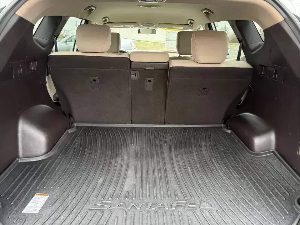 2017 Hyundai Santa Fe 2.4L (5NMZTDLB2HH) with an Theta II 2.4L I-4 gasoline direct injection engine, 6A transmission, located at 4508 South Dixie Dr, Moraine, OH, 45439, (937) 908-9800, 39.689976, -84.218452 - **Elevate Your Family Adventures with the 2017 Hyundai Santa Fe at Advantage Car and Credit!**<br /> <br /> Are you searching for the perfect vehicle to accommodate your growing family or to enhance your weekend getaways? Look no further! The 2017 Hyundai Santa Fe is a versatile and spacious SUV des - Photo#12