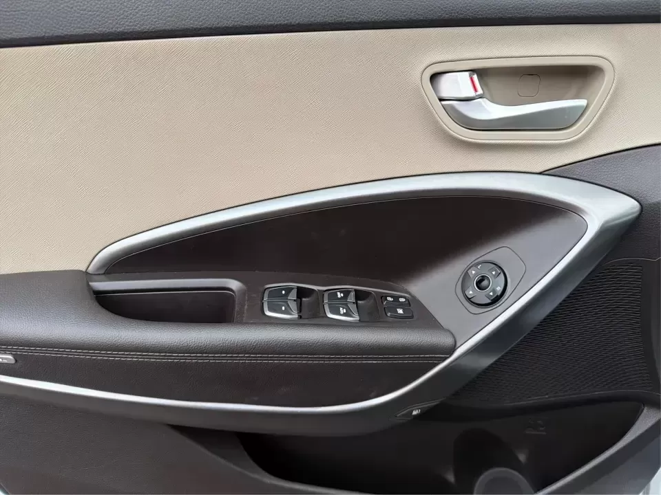 2017 Hyundai Santa Fe 2.4L (5NMZTDLB2HH) with an Theta II 2.4L I-4 gasoline direct injection engine, 6A transmission, located at 4508 South Dixie Dr, Moraine, OH, 45439, (937) 908-9800, 39.689976, -84.218452 - **Elevate Your Family Adventures with the 2017 Hyundai Santa Fe at Advantage Car and Credit!**<br /> <br /> Are you searching for the perfect vehicle to accommodate your growing family or to enhance your weekend getaways? Look no further! The 2017 Hyundai Santa Fe is a versatile and spacious SUV des - Photo#17