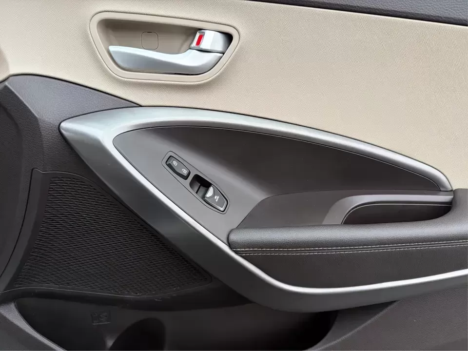 2017 Hyundai Santa Fe 2.4L (5NMZTDLB2HH) with an Theta II 2.4L I-4 gasoline direct injection engine, 6A transmission, located at 4508 South Dixie Dr, Moraine, OH, 45439, (937) 908-9800, 39.689976, -84.218452 - **Elevate Your Family Adventures with the 2017 Hyundai Santa Fe at Advantage Car and Credit!**<br /> <br /> Are you searching for the perfect vehicle to accommodate your growing family or to enhance your weekend getaways? Look no further! The 2017 Hyundai Santa Fe is a versatile and spacious SUV des - Photo#18