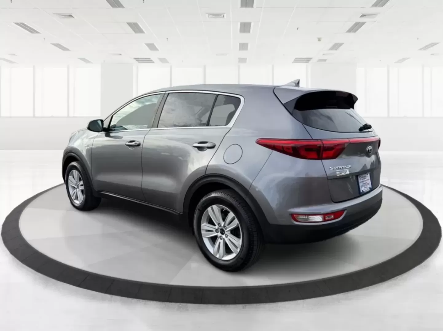 2017 Kia Sportage LX (KNDPMCAC2H7) with an Theta II 2.4L I-4 gasoline direct injection engine, 6A transmission, located at 1230 East Main St, Xenia, OH, 45385, (937) 908-9800, 39.688026, -83.910172 - **Adventure Awaits with the 2017 Kia Sportage LX at Advantage Car and Credit - Riverside!**<br /> <br /> Are you looking for a versatile crossover that seamlessly fits into your active lifestyle? The 2017 Kia Sportage LX is your ticket to weekend adventures, family road trips, and daily commutes. Wi - Photo#4
