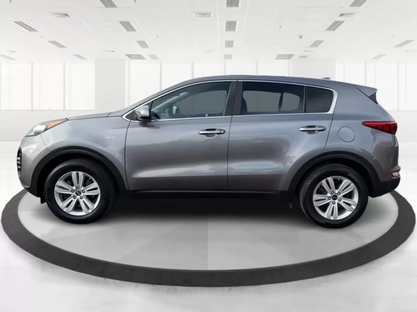 2017 Kia Sportage LX (KNDPMCAC2H7) with an Theta II 2.4L I-4 gasoline direct injection engine, 6A transmission, located at 1230 East Main St, Xenia, OH, 45385, (937) 908-9800, 39.688026, -83.910172 - **Adventure Awaits with the 2017 Kia Sportage LX at Advantage Car and Credit - Riverside!**<br /> <br /> Are you looking for a versatile crossover that seamlessly fits into your active lifestyle? The 2017 Kia Sportage LX is your ticket to weekend adventures, family road trips, and daily commutes. Wi - Photo#5