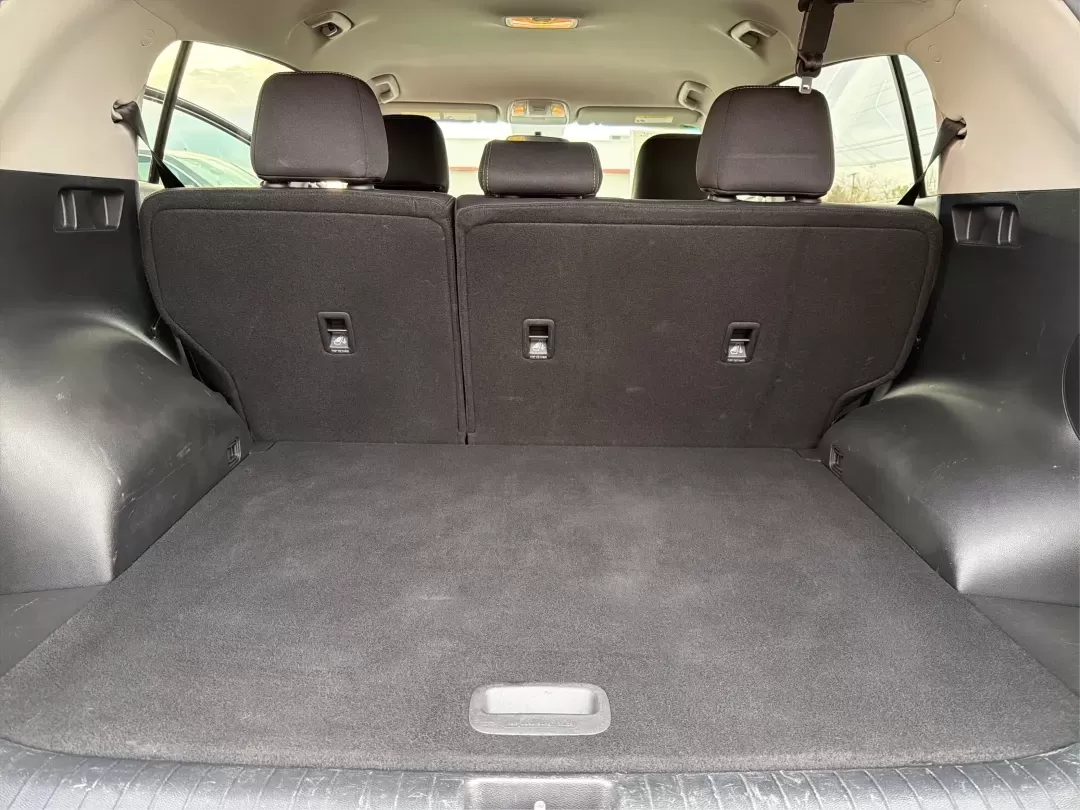 2017 Kia Sportage LX (KNDPMCAC2H7) with an Theta II 2.4L I-4 gasoline direct injection engine, 6A transmission, located at 1230 East Main St, Xenia, OH, 45385, (937) 908-9800, 39.688026, -83.910172 - **Adventure Awaits with the 2017 Kia Sportage LX at Advantage Car and Credit - Riverside!**<br /> <br /> Are you looking for a versatile crossover that seamlessly fits into your active lifestyle? The 2017 Kia Sportage LX is your ticket to weekend adventures, family road trips, and daily commutes. Wi - Photo#11