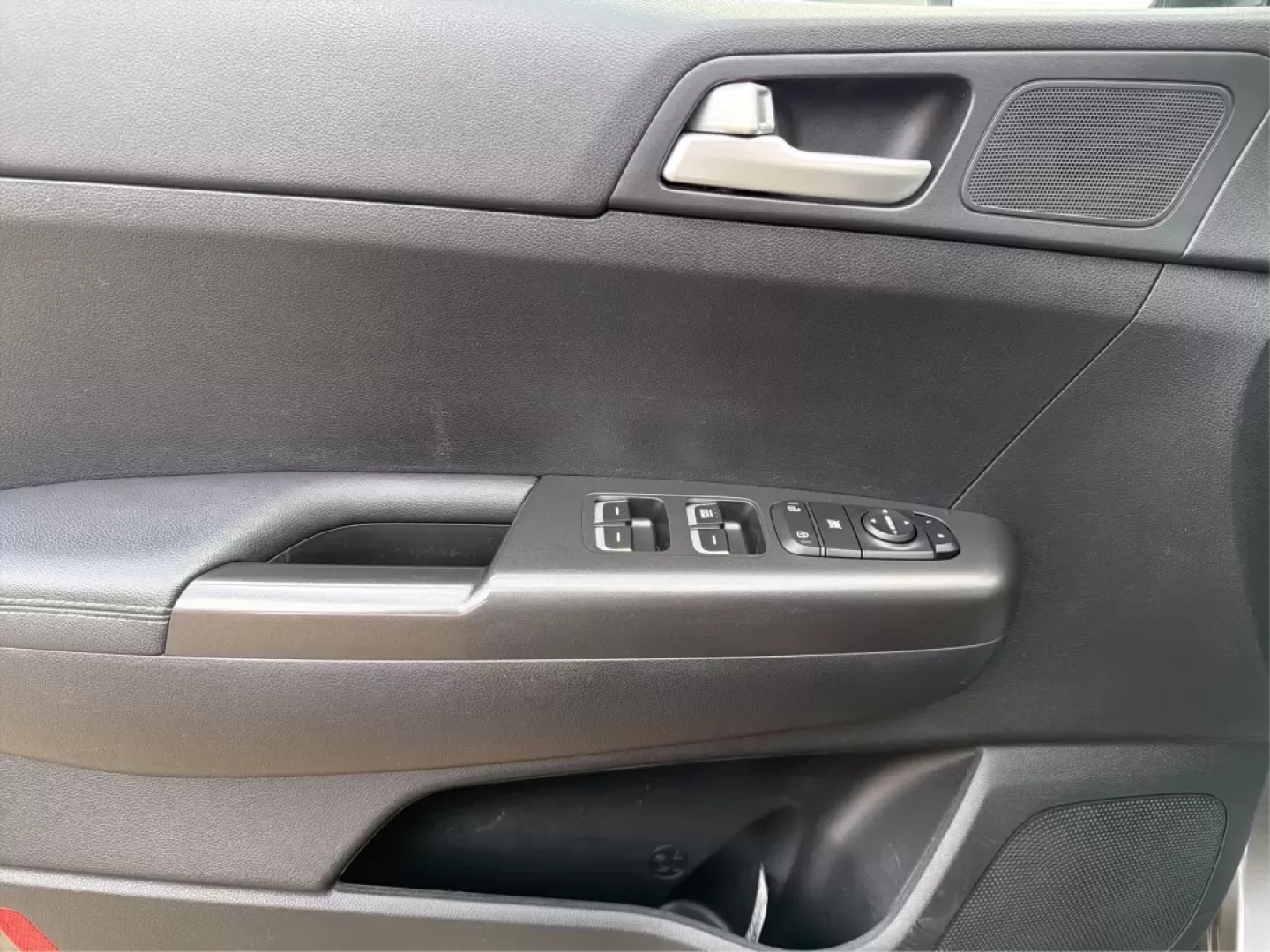 2017 Kia Sportage LX (KNDPMCAC2H7) with an Theta II 2.4L I-4 gasoline direct injection engine, 6A transmission, located at 1230 East Main St, Xenia, OH, 45385, (937) 908-9800, 39.688026, -83.910172 - **Adventure Awaits with the 2017 Kia Sportage LX at Advantage Car and Credit - Riverside!**<br /> <br /> Are you looking for a versatile crossover that seamlessly fits into your active lifestyle? The 2017 Kia Sportage LX is your ticket to weekend adventures, family road trips, and daily commutes. Wi - Photo#17