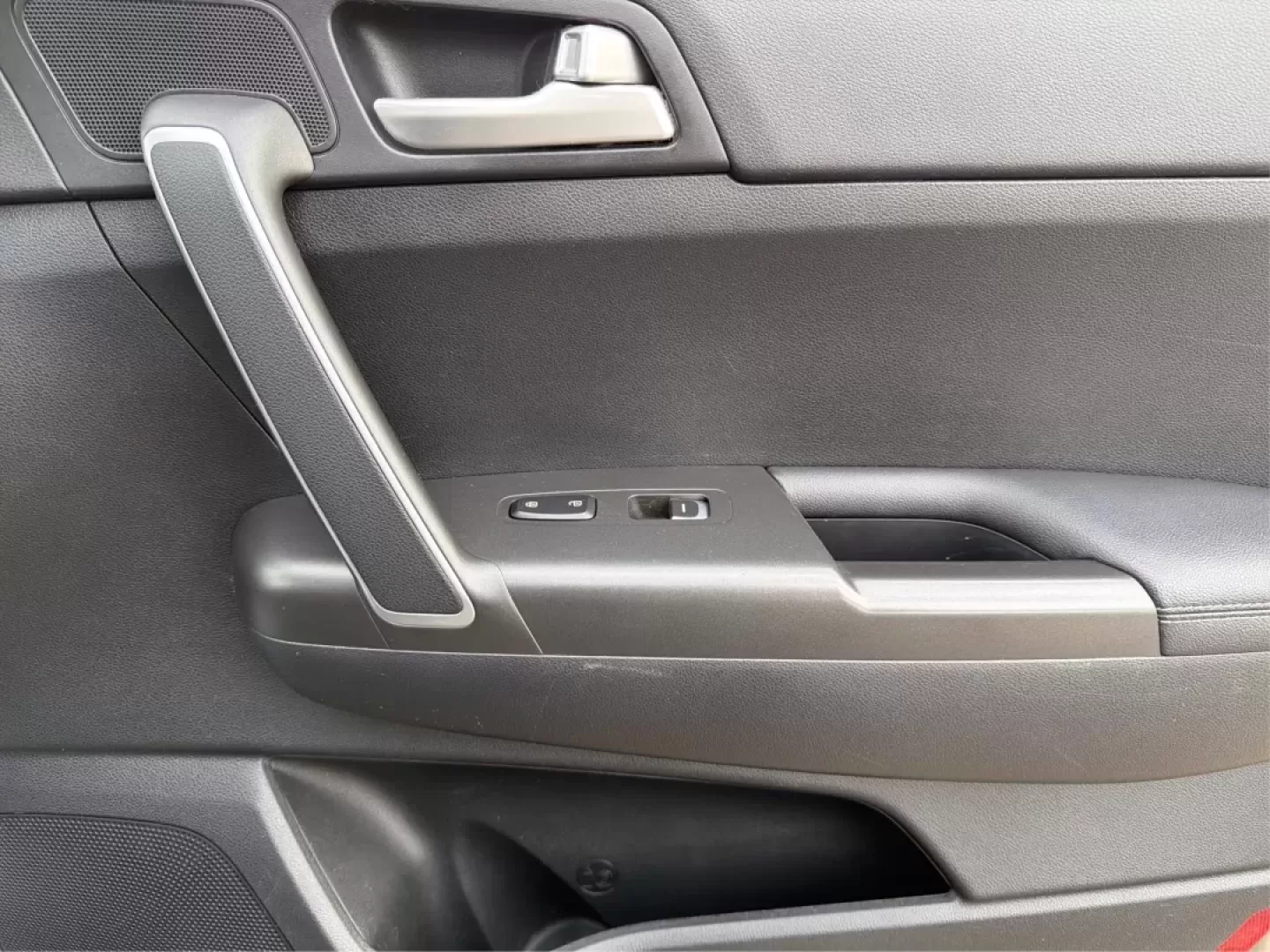 2017 Kia Sportage LX (KNDPMCAC2H7) with an Theta II 2.4L I-4 gasoline direct injection engine, 6A transmission, located at 1230 East Main St, Xenia, OH, 45385, (937) 908-9800, 39.688026, -83.910172 - **Adventure Awaits with the 2017 Kia Sportage LX at Advantage Car and Credit - Riverside!**<br /> <br /> Are you looking for a versatile crossover that seamlessly fits into your active lifestyle? The 2017 Kia Sportage LX is your ticket to weekend adventures, family road trips, and daily commutes. Wi - Photo#18