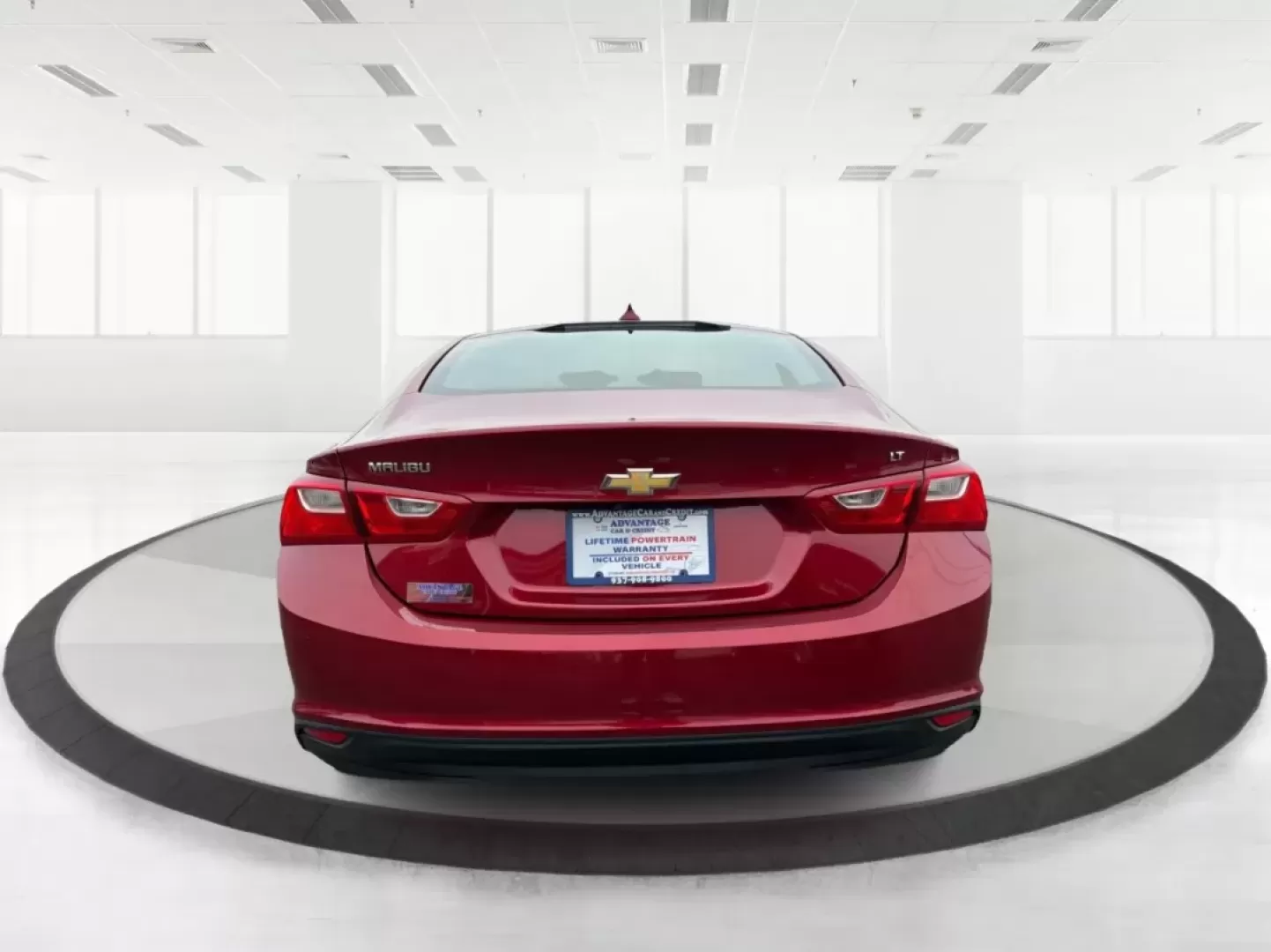 2017 Chevrolet Malibu 1LT (1G1ZE5ST1HF) with an 1.5L I-4 gasoline direct injection engine, located at 4508 South Dixie Dr, Moraine, OH, 45439, (937) 908-9800, 39.689976, -84.218452 - Are you searching for the perfect sedan that balances style, comfort, and reliability? Look no further than the 2017 Chevrolet Malibu 1LT available at Advantage Car and Credit in Moraine, OH. This vehicle is not just a mode of transportation; it's an enhancement to your lifestyle, whether you're nav - Photo#3