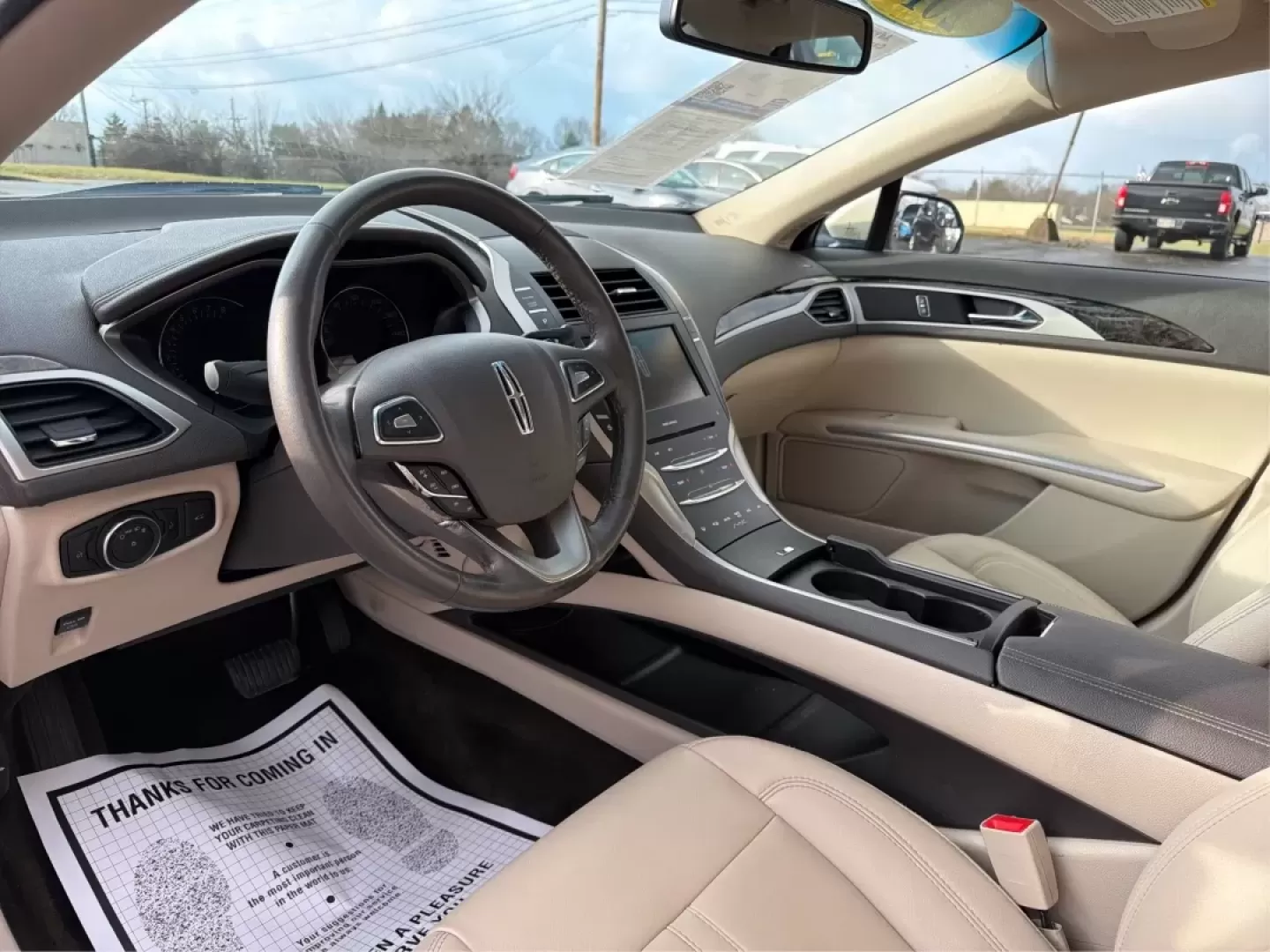 2016 Lincoln MKZ Base (3LN6L2G96GR) with an 2.0L L4 DOHC 16V engine, 6A transmission, located at 880 E. National Road, Vandalia, OH, 45377, (937) 908-9800, 39.891918, -84.183594 - **Elevate Your Commuting Experience with the 2016 Lincoln MKZ at Advantage Car and Credit - Vandalia!**<br /> <br /> Are you ready to transform your daily commute into a luxurious experience? The 2016 Lincoln MKZ is the perfect blend of sophistication and performance, ideal for those who refuse to c - Photo#9