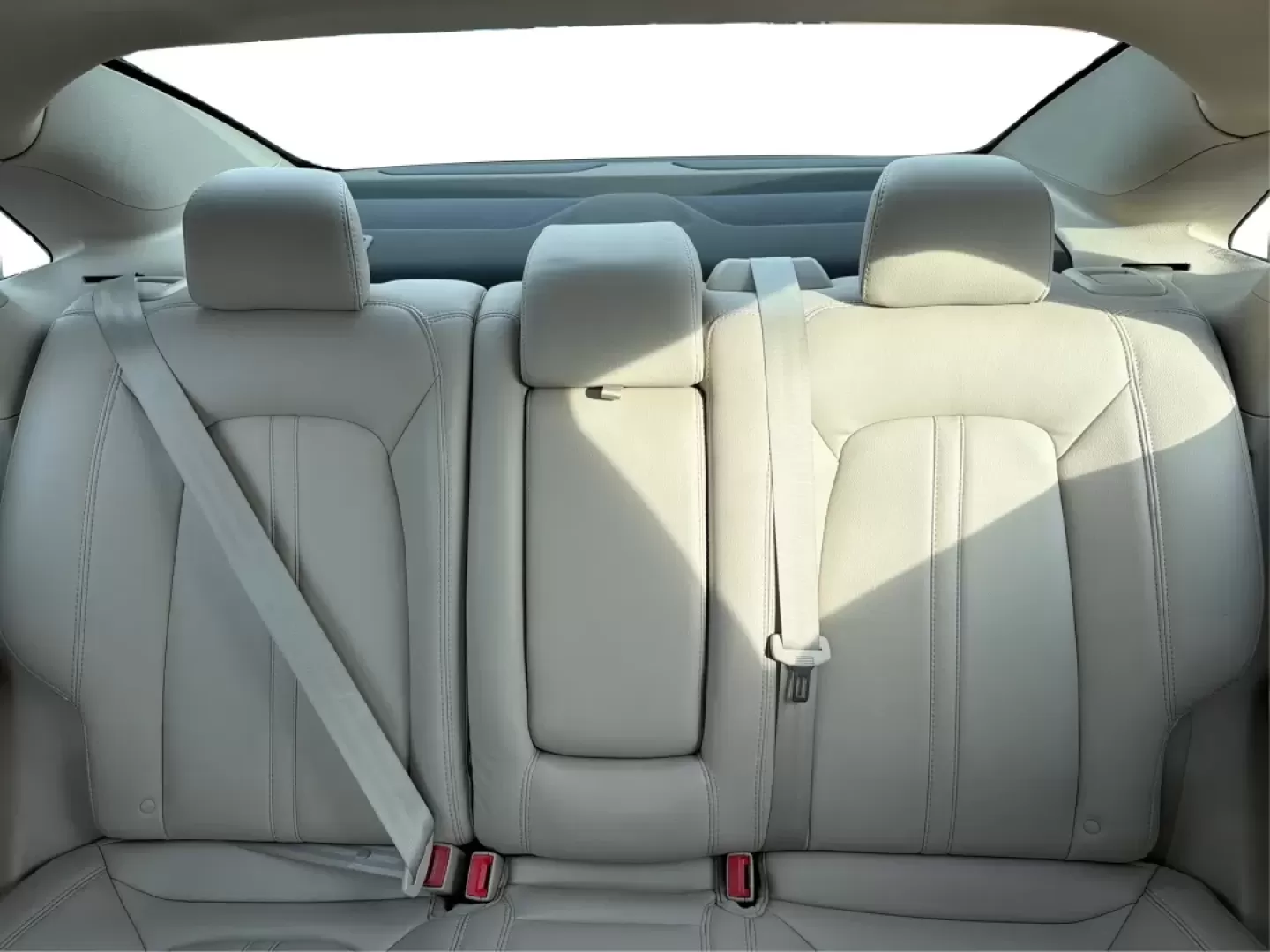 2016 Lincoln MKZ Base (3LN6L2G96GR) with an 2.0L L4 DOHC 16V engine, 6A transmission, located at 880 E. National Road, Vandalia, OH, 45377, (937) 908-9800, 39.891918, -84.183594 - **Elevate Your Commuting Experience with the 2016 Lincoln MKZ at Advantage Car and Credit - Vandalia!**<br /> <br /> Are you ready to transform your daily commute into a luxurious experience? The 2016 Lincoln MKZ is the perfect blend of sophistication and performance, ideal for those who refuse to c - Photo#14