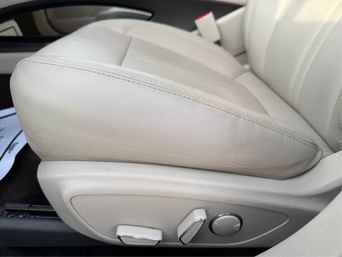 2016 Lincoln MKZ Base (3LN6L2G96GR) with an 2.0L L4 DOHC 16V engine, 6A transmission, located at 880 E. National Road, Vandalia, OH, 45377, (937) 908-9800, 39.891918, -84.183594 - **Elevate Your Commuting Experience with the 2016 Lincoln MKZ at Advantage Car and Credit - Vandalia!**<br /> <br /> Are you ready to transform your daily commute into a luxurious experience? The 2016 Lincoln MKZ is the perfect blend of sophistication and performance, ideal for those who refuse to c - Photo#18