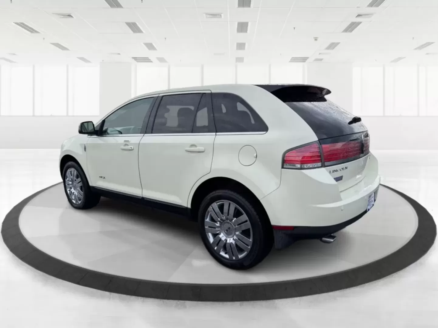 2008 Lincoln MKX Base (2LMDU88CX8B) with an Other engine, located at 1184 Kauffman Ave, Fairborn, OH, 45324, (937) 908-9800, 39.807072, -84.030914 - **Discover Luxury and Comfort with the 2008 Lincoln MKX at Advantage Car and Credit in Fairborn, OH!**<br /> <br /> Are you in the market for a vehicle that seamlessly combines elegance, comfort, and reliability? Look no further than the stunning 2008 Lincoln MKX available at Advantage Car and Credi - Photo#4