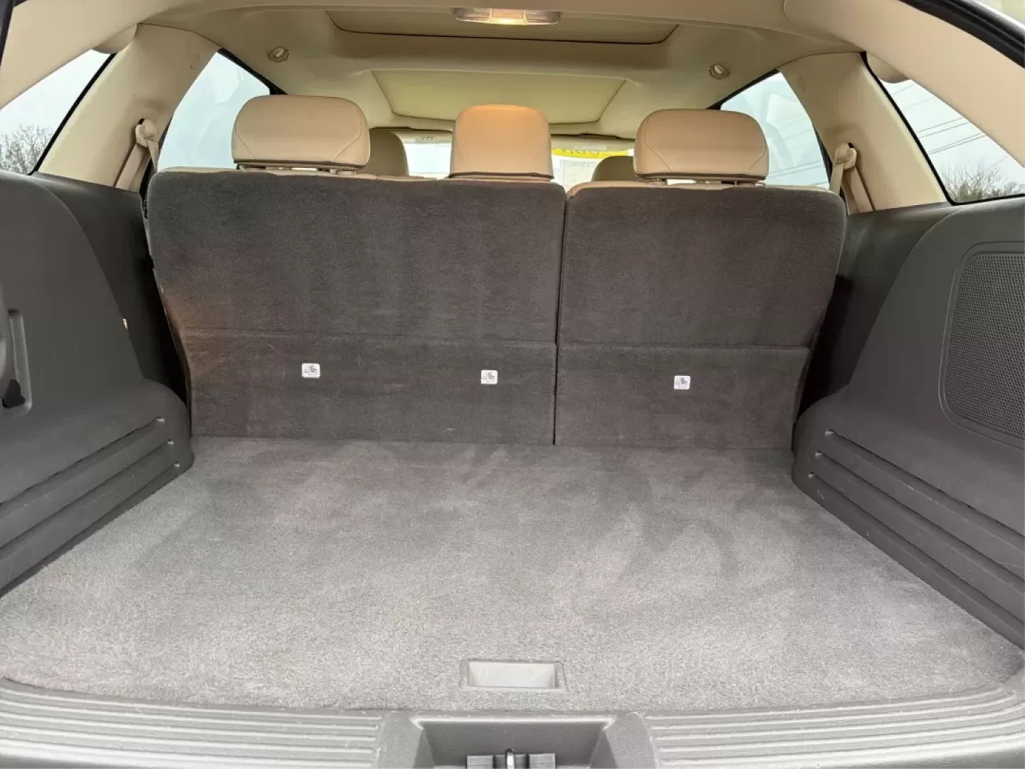 2008 Lincoln MKX Base (2LMDU88CX8B) with an Other engine, located at 1184 Kauffman Ave, Fairborn, OH, 45324, (937) 908-9800, 39.807072, -84.030914 - **Discover Luxury and Comfort with the 2008 Lincoln MKX at Advantage Car and Credit in Fairborn, OH!**<br /> <br /> Are you in the market for a vehicle that seamlessly combines elegance, comfort, and reliability? Look no further than the stunning 2008 Lincoln MKX available at Advantage Car and Credi - Photo#11