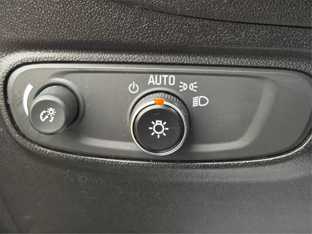 2019 Chevrolet Equinox LS (3GNAXHEV9KL) with an 1.5L I-4 gasoline direct injection engine, located at 8750 N County Rd 25A, Piqua, OH, 45356, (937) 908-9800, 40.164391, -84.232513 - **Embrace Adventure with the 2019 Chevrolet Equinox LS Perfect for Your Family Road Trips!**<br /> <br /> Are you ready to elevate your family adventures with a vehicle that combines comfort, style, and reliability? Look no further than the stunning 2019 Chevrolet Equinox LS, available now at Advan - Photo#17