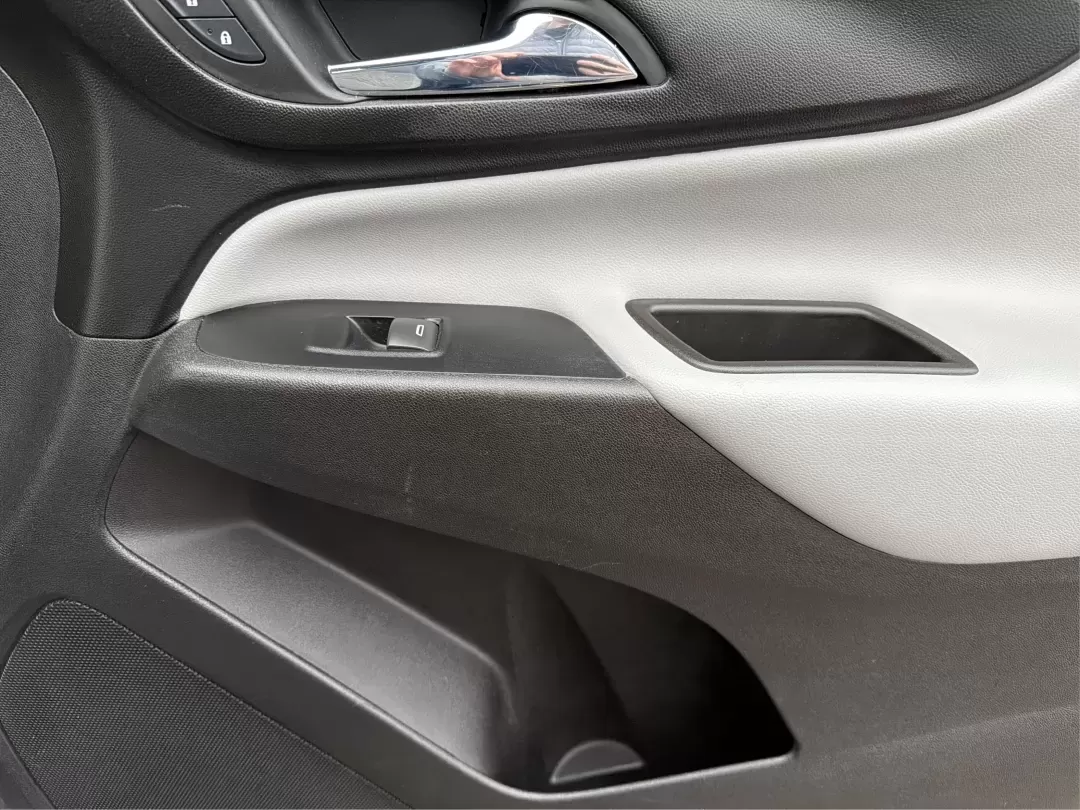 2019 Chevrolet Equinox LS (3GNAXHEV9KL) with an 1.5L I-4 gasoline direct injection engine, located at 8750 N County Rd 25A, Piqua, OH, 45356, (937) 908-9800, 40.164391, -84.232513 - **Embrace Adventure with the 2019 Chevrolet Equinox LS Perfect for Your Family Road Trips!**<br /> <br /> Are you ready to elevate your family adventures with a vehicle that combines comfort, style, and reliability? Look no further than the stunning 2019 Chevrolet Equinox LS, available now at Advan - Photo#19