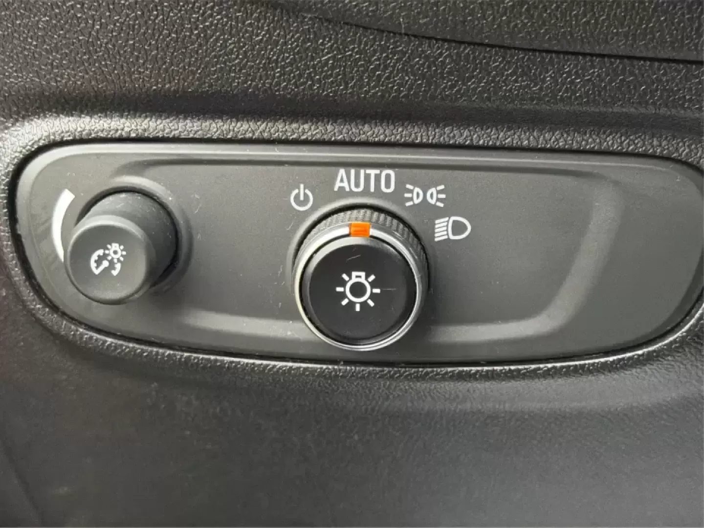 2019 Chevrolet Equinox LS (3GNAXHEV9KL) with an 1.5L I-4 gasoline direct injection engine, 6A transmission, located at 8750 N County Rd 25A, Piqua, OH, 45356, (937) 908-9800, 40.164391, -84.232513 - **Embrace Adventure with the 2019 Chevrolet Equinox LS Perfect for Your Family Road Trips!**<br /> <br /> Are you ready to elevate your family adventures with a vehicle that combines comfort, style, and reliability? Look no further than the stunning 2019 Chevrolet Equinox LS, available now at Advan - Photo#17