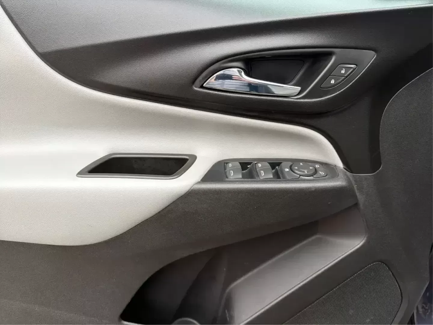 2019 Chevrolet Equinox LS (3GNAXHEV9KL) with an 1.5L I-4 gasoline direct injection engine, 6A transmission, located at 8750 N County Rd 25A, Piqua, OH, 45356, (937) 908-9800, 40.164391, -84.232513 - **Embrace Adventure with the 2019 Chevrolet Equinox LS Perfect for Your Family Road Trips!**<br /> <br /> Are you ready to elevate your family adventures with a vehicle that combines comfort, style, and reliability? Look no further than the stunning 2019 Chevrolet Equinox LS, available now at Advan - Photo#18