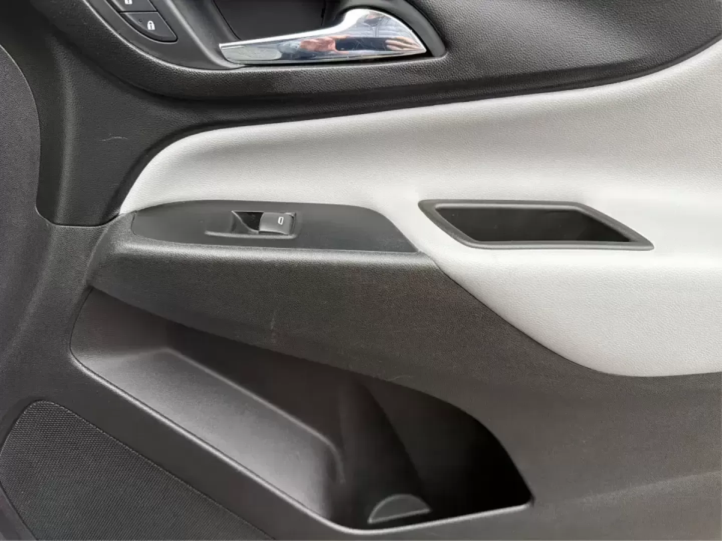 2019 Chevrolet Equinox LS (3GNAXHEV9KL) with an 1.5L I-4 gasoline direct injection engine, 6A transmission, located at 8750 N County Rd 25A, Piqua, OH, 45356, (937) 908-9800, 40.164391, -84.232513 - **Embrace Adventure with the 2019 Chevrolet Equinox LS Perfect for Your Family Road Trips!**<br /> <br /> Are you ready to elevate your family adventures with a vehicle that combines comfort, style, and reliability? Look no further than the stunning 2019 Chevrolet Equinox LS, available now at Advan - Photo#19