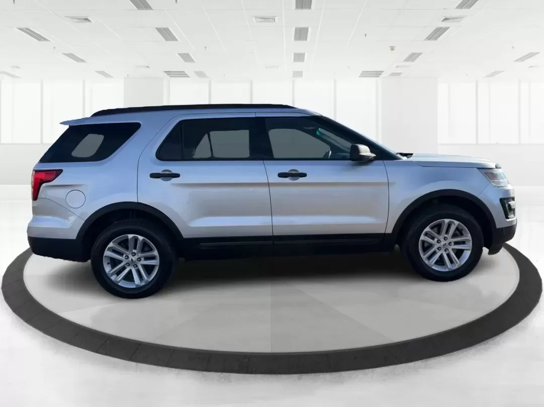 2017 Ford Explorer Base (1FM5K8BH9HG) with an Other engine, located at 1230 East Main St, Xenia, OH, 45385, (937) 908-9800, 39.688026, -83.910172 - **Discover Adventure with the 2017 Ford Explorer at Advantage Car and Credit in Piqua, OH!** <br /> <br /> Are you ready to take your family adventures or weekend getaways to the next level? The 2017 Ford Explorer is the perfect companion for those who crave exploration, comfort, and reliability. Wi - Photo#1