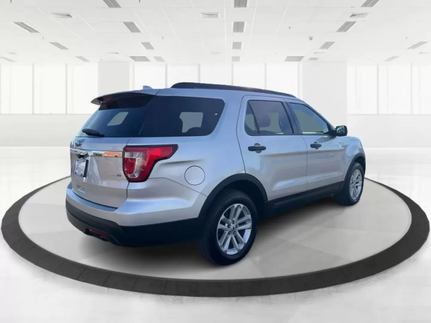 2017 Ford Explorer Base (1FM5K8BH9HG) with an 2.3L L4 DOHC 16V engine, 6A transmission, located at 4508 South Dixie Dr, Moraine, OH, 45439, (937) 908-9800, 39.689976, -84.218452 - **Discover Adventure with the 2017 Ford Explorer at Advantage Car and Credit in Piqua, OH!** <br /> <br /> Are you ready to take your family adventures or weekend getaways to the next level? The 2017 Ford Explorer is the perfect companion for those who crave exploration, comfort, and reliability. Wi - Photo#2