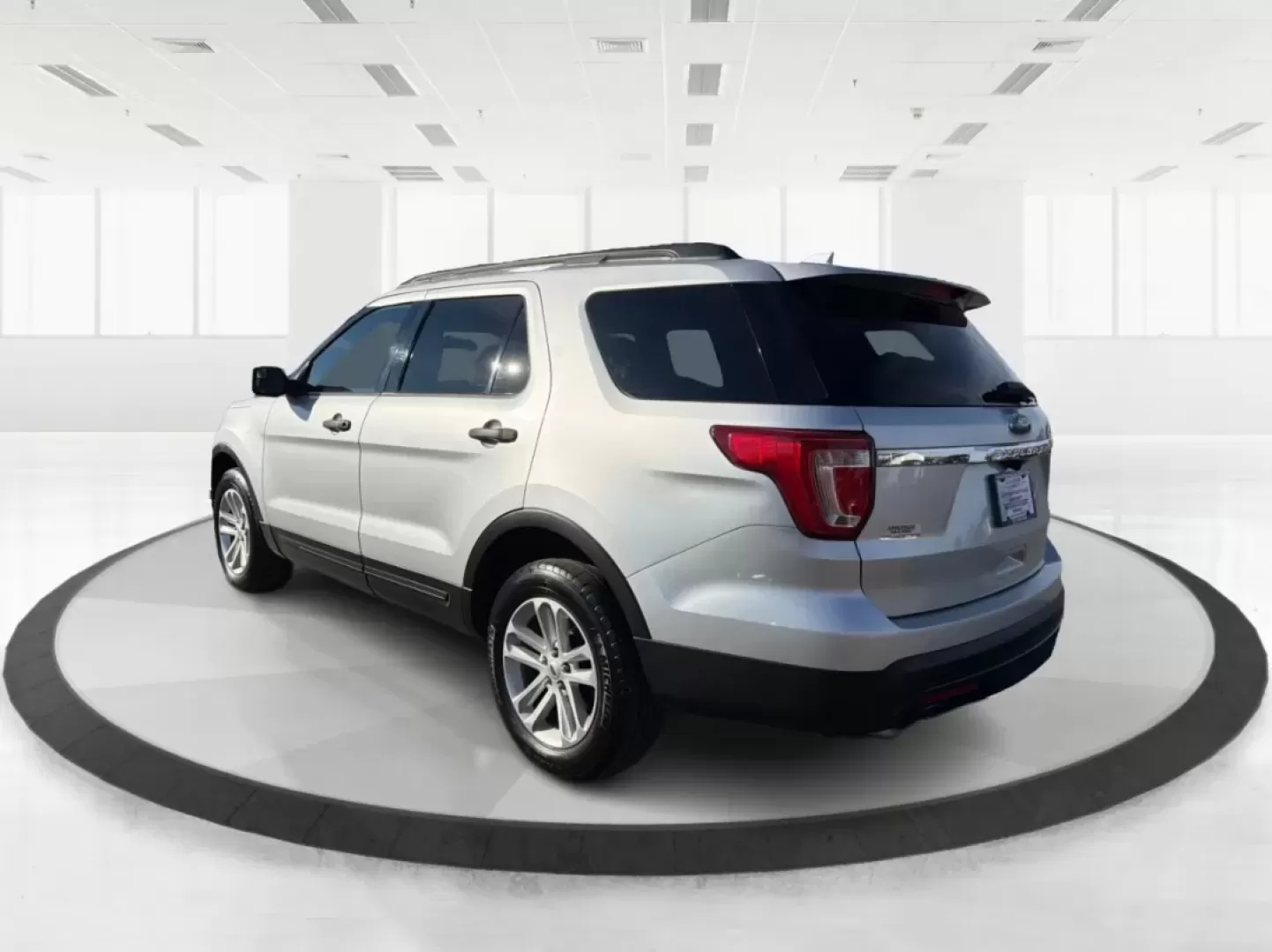 2017 Ford Explorer Base (1FM5K8BH9HG) with an 2.3L L4 DOHC 16V engine, 6A transmission, located at 4508 South Dixie Dr, Moraine, OH, 45439, (937) 908-9800, 39.689976, -84.218452 - **Discover Adventure with the 2017 Ford Explorer at Advantage Car and Credit in Piqua, OH!** <br /> <br /> Are you ready to take your family adventures or weekend getaways to the next level? The 2017 Ford Explorer is the perfect companion for those who crave exploration, comfort, and reliability. Wi - Photo#4