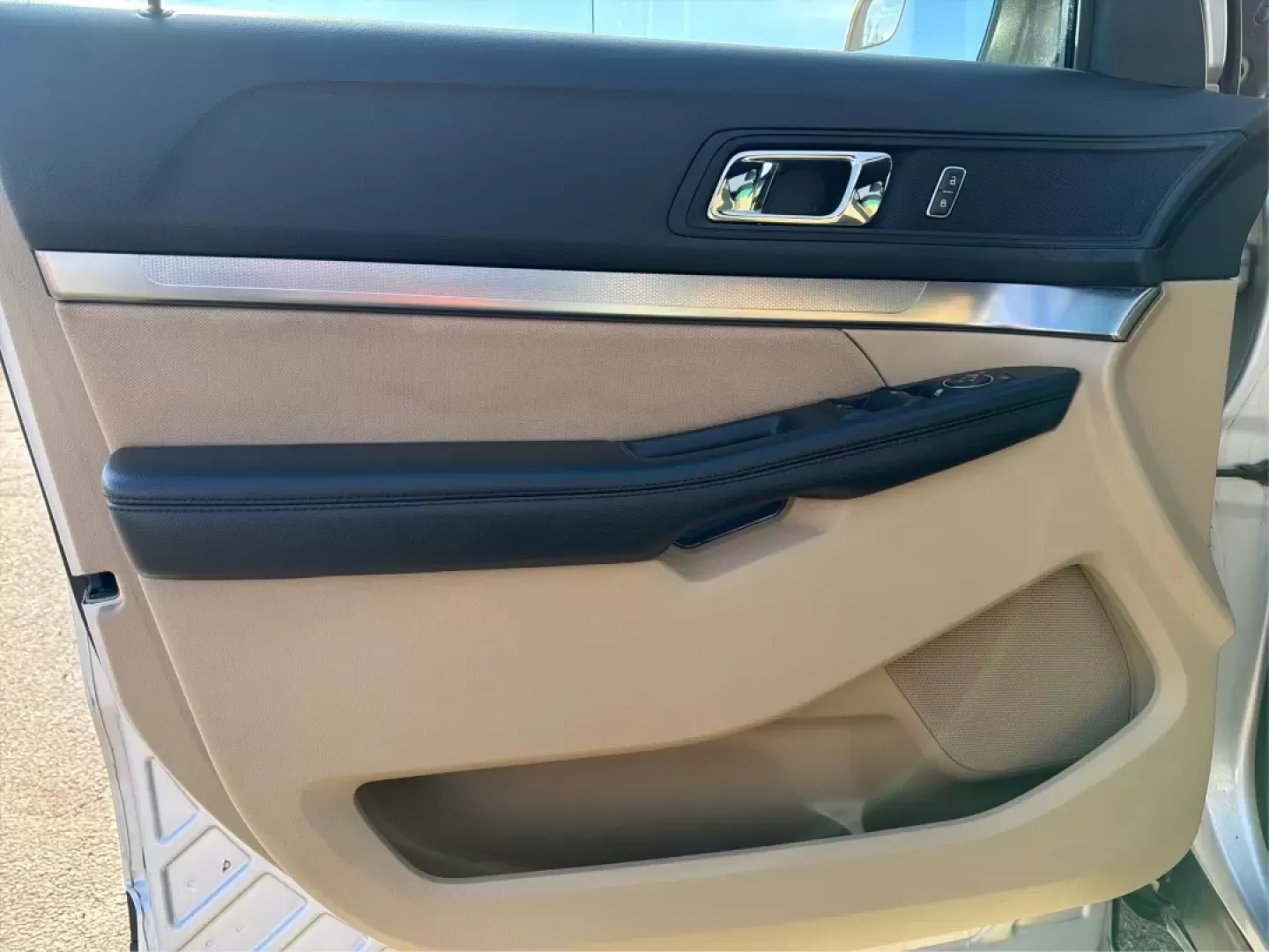 2017 Ford Explorer Base (1FM5K8BH9HG) with an 2.3L L4 DOHC 16V engine, 6A transmission, located at 4508 South Dixie Dr, Moraine, OH, 45439, (937) 908-9800, 39.689976, -84.218452 - **Discover Adventure with the 2017 Ford Explorer at Advantage Car and Credit in Piqua, OH!** <br /> <br /> Are you ready to take your family adventures or weekend getaways to the next level? The 2017 Ford Explorer is the perfect companion for those who crave exploration, comfort, and reliability. Wi - Photo#19