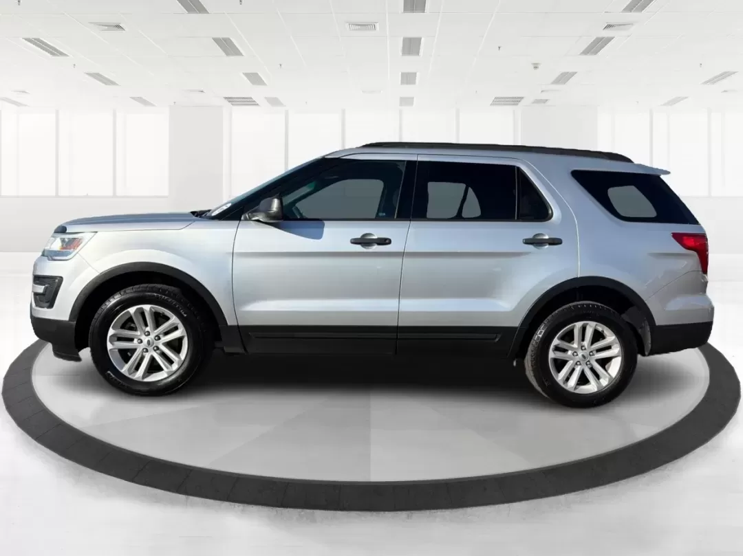 2017 Ford Explorer Base (1FM5K8BH9HG) with an 2.3L L4 DOHC 16V engine, 6A transmission, located at 1099 N County Rd 25A , Troy, OH, 45373, (937) 908-9800, 40.057079, -84.212883 - **Discover Adventure with the 2017 Ford Explorer at Advantage Car and Credit in Piqua, OH!** <br /> <br /> Are you ready to take your family adventures or weekend getaways to the next level? The 2017 Ford Explorer is the perfect companion for those who crave exploration, comfort, and reliability. Wi - Photo#5