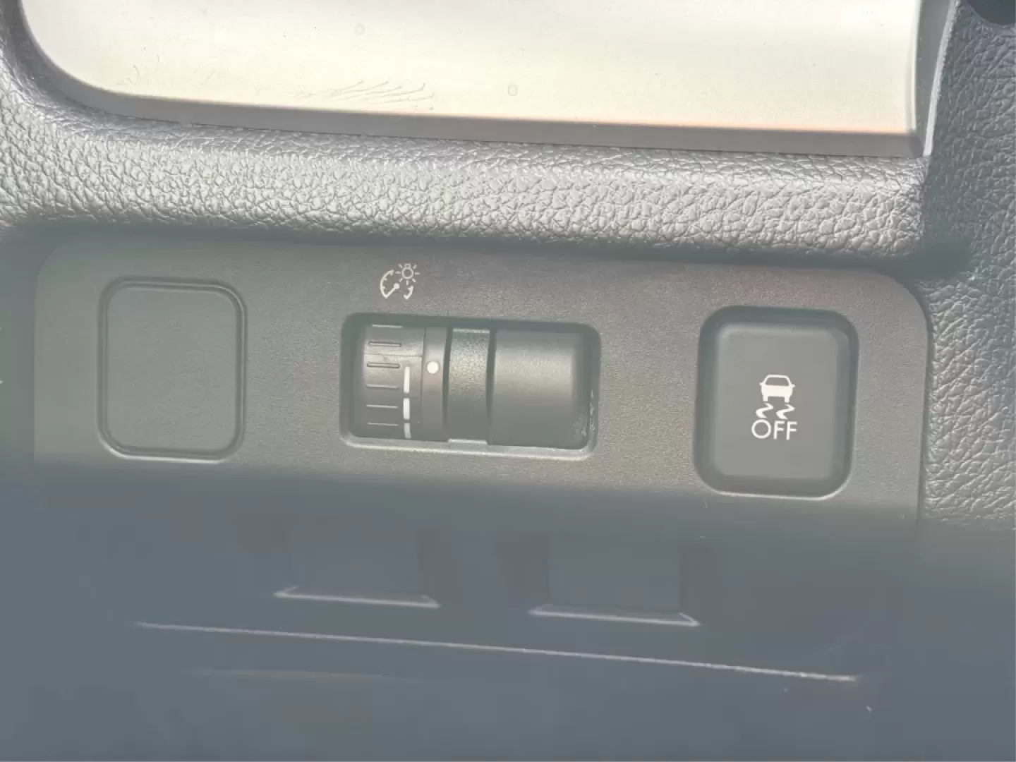 2014 Subaru XV Crosstrek 2.0i Premium (JF2GPACC4E8) with an 2L H-4 DOHC engine, located at 1951 S Dayton Lakeview Rd., New Carlisle, OH, 45344, (937) 908-9800, 39.890999, -84.050255 - Are you ready to elevate your lifestyle with a versatile vehicle that can handle both your daily commutes and weekend adventures? Look no further than this stunning 2014 Subaru XV Crosstrek 2.0i Premium, available now at Advantage Car and Credit - Riverside. Located at 401 Woodman Dr, Riverside, OH - Photo#17