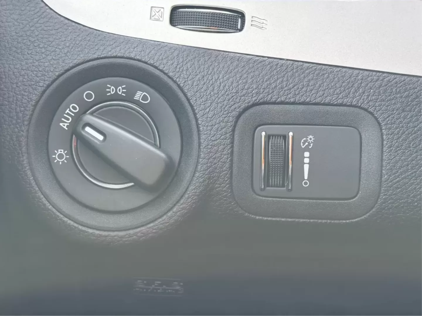 2020 Dodge Journey SE Value (3C4PDCABXLT) with an Tigershark MultiAir 2.4L I-4 DOHC engine, 6A transmission, located at 1951 S Dayton Lakeview Rd., New Carlisle, OH, 45344, (937) 908-9800, 39.890999, -84.050255 - **Discover Adventure with the 2020 Dodge Journey SE Value - Perfect for Your Family Road Trips!**<br /> <br /> Are you ready to elevate your family's adventures or daily commutes? Look no further than the 2020 Dodge Journey SE Value SUV, available now at Advantage Car and Credit - Riverside! This ve - Photo#17