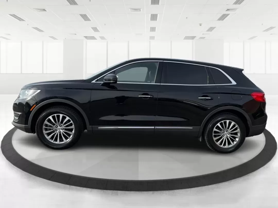 2017 Lincoln MKX Select (2LMPJ6KR7HB) with an 3.7L V6 DOHC 24V engine, 6A transmission, located at 8750 N County Rd 25A, Piqua, OH, 45356, (937) 908-9800, 40.164391, -84.232513 - **Elevate Your Family Adventures with the 2017 Lincoln MKX at Advantage Car and Credit!**<br /> <br /> Are you ready to transform your daily drive into a luxurious experience? The 2017 Lincoln MKX, available now at Advantage Car and Credit in New Carlisle, OH, is the perfect SUV for families and com - Photo#5
