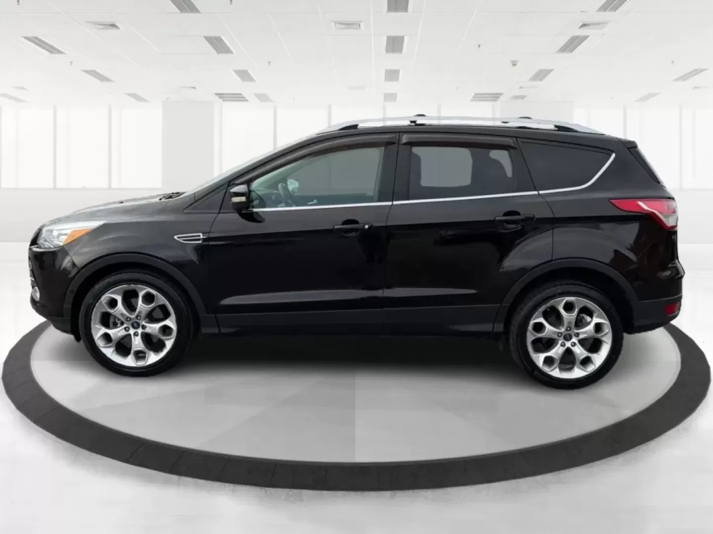 2013 Ford Escape Titanium (1FMCU9J90DU) with an EcoBoost 2L I-4 gasoline direct injection engine, located at 401 Woodman Dr, Riverside, OH, 45431, (937) 908-9800, 39.760899, -84.123421 - **Explore the Open Road with Confidence: 2013 Ford Escape Titanium at Advantage Car and Credit!**<br /> <br /> Are you ready for your next adventure? Whether you're taking the kids to soccer practice, planning weekend getaways, or commuting to work, this 2013 Ford Escape Titanium is the perfect comp - Photo#5