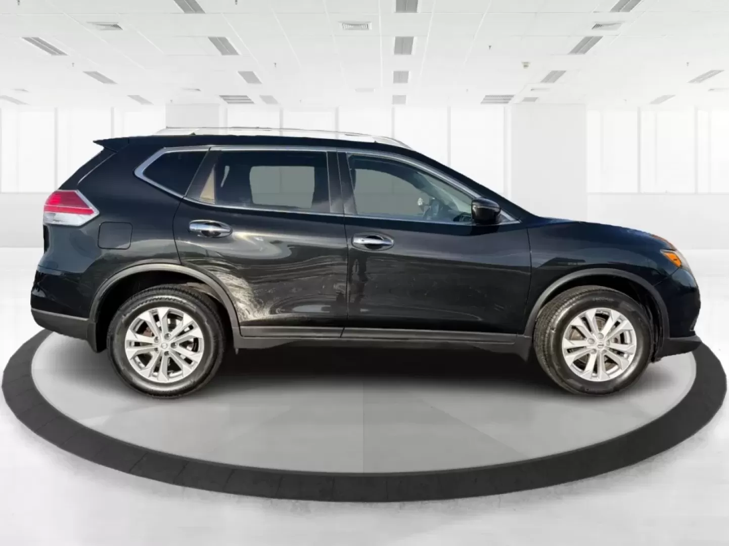 2016 Nissan Rogue SV (KNMAT2MV1GP) with an 2.5L I-4 DOHC engine, located at 880 E. National Road, Vandalia, OH, 45377, (937) 908-9800, 39.891918, -84.183594 - **Experience Adventure with the 2016 Nissan Rogue SV at Advantage Car and Credit - Vandalia!**<br /> <br /> Are you ready to elevate your daily commute or take weekend adventures to the next level? The 2016 Nissan Rogue SV is here to provide you with the perfect blend of comfort, versatility, and ca - Photo#1