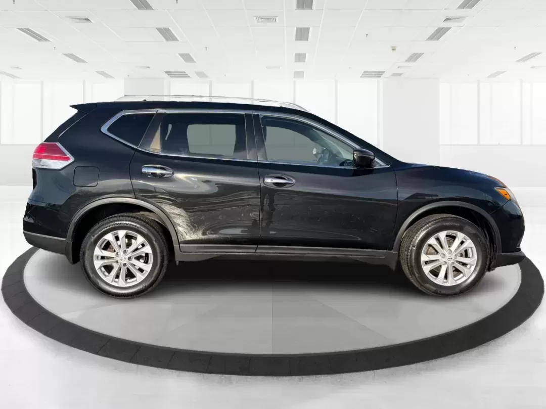 2016 Nissan Rogue SV (KNMAT2MV1GP) with an 2.5L I-4 DOHC engine, located at 880 E. National Road, Vandalia, OH, 45377, (937) 908-9800, 39.891918, -84.183594 - **Experience Adventure with the 2016 Nissan Rogue SV at Advantage Car and Credit - Vandalia!**<br /> <br /> Are you ready to elevate your daily commute or take weekend adventures to the next level? The 2016 Nissan Rogue SV is here to provide you with the perfect blend of comfort, versatility, and ca - Photo#1