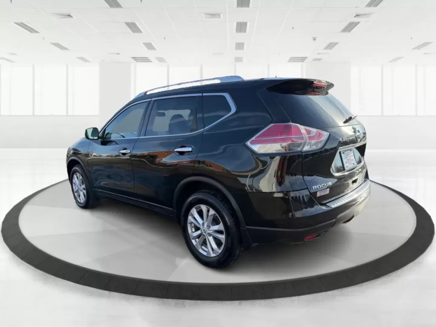 2016 Nissan Rogue SV (KNMAT2MV1GP) with an 2.5L I-4 DOHC engine, located at 880 E. National Road, Vandalia, OH, 45377, (937) 908-9800, 39.891918, -84.183594 - **Experience Adventure with the 2016 Nissan Rogue SV at Advantage Car and Credit - Vandalia!**<br /> <br /> Are you ready to elevate your daily commute or take weekend adventures to the next level? The 2016 Nissan Rogue SV is here to provide you with the perfect blend of comfort, versatility, and ca - Photo#4