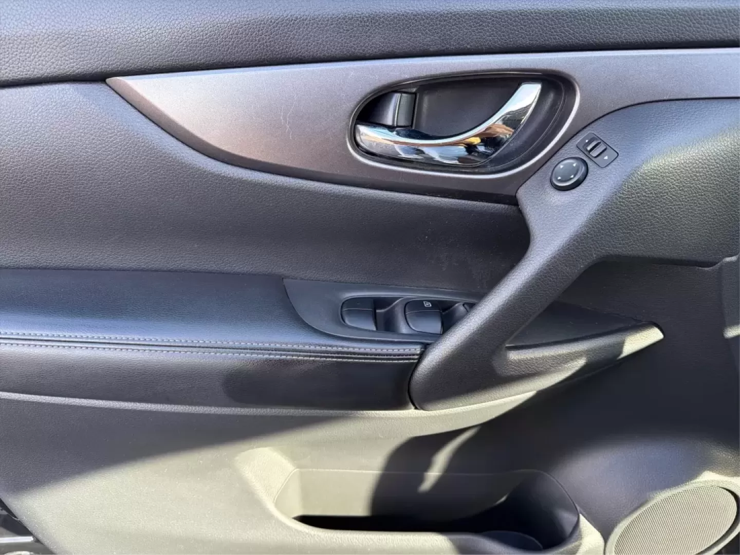 2016 Nissan Rogue SV (KNMAT2MV1GP) with an 2.5L I-4 DOHC engine, located at 880 E. National Road, Vandalia, OH, 45377, (937) 908-9800, 39.891918, -84.183594 - **Experience Adventure with the 2016 Nissan Rogue SV at Advantage Car and Credit - Vandalia!**<br /> <br /> Are you ready to elevate your daily commute or take weekend adventures to the next level? The 2016 Nissan Rogue SV is here to provide you with the perfect blend of comfort, versatility, and ca - Photo#18