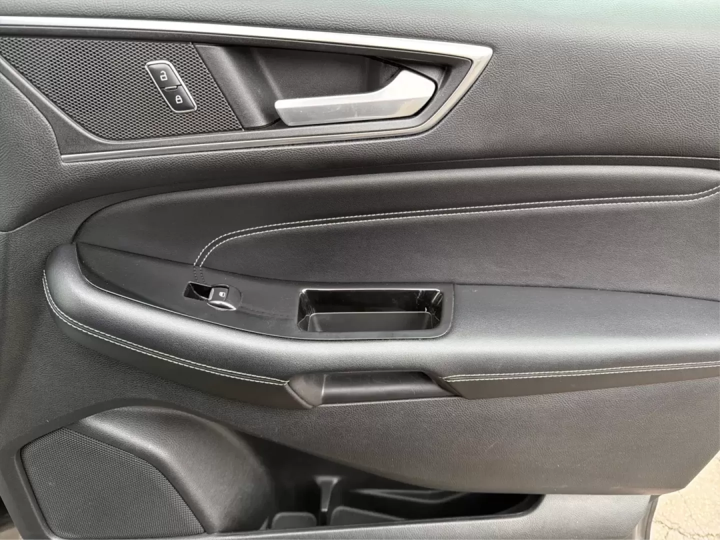 2015 Ford Edge Titanium (2FMTK3K89FB) with an 3.5L V6 DOHC 24V engine, 6A transmission, located at 8750 N County Rd 25A, Piqua, OH, 45356, (937) 908-9800, 40.164391, -84.232513 - **Explore New Horizons with the 2015 Ford Edge Titanium at Advantage Car and Credit**<br /> <br /> If you're on the hunt for a versatile SUV that can handle anything from daily commutes to weekend adventures, look no further than the 2015 Ford Edge Titanium. This sporty utility vehicle is the perfec - Photo#20