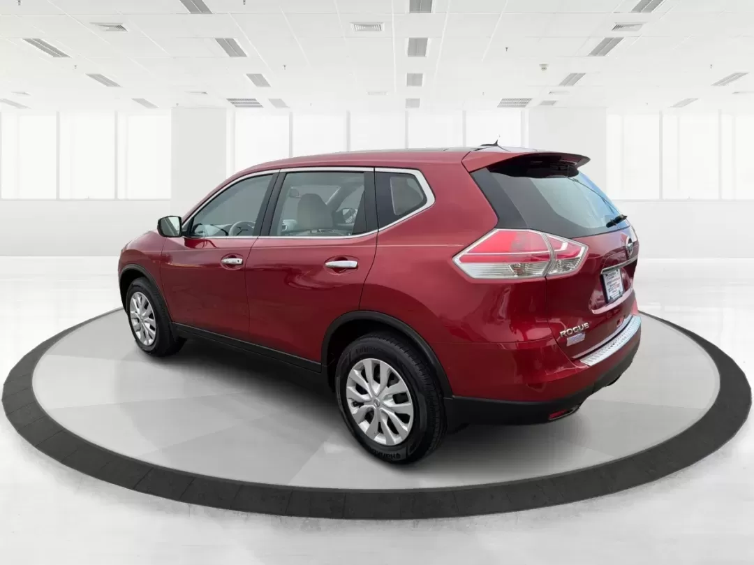 2015 Nissan Rogue S (KNMAT2MT8FP) with an 2.5L I-4 DOHC engine, located at 8750 N County Rd 25A, Piqua, OH, 45356, (937) 908-9800, 40.164391, -84.232513 - **Discover Your Next Adventure with the 2015 Nissan Rogue at Advantage Car and Credit - Piqua**<br /> <br /> Are you ready to elevate your family outings, weekend getaways, or daily commutes? Look no further than the stunning 2015 Nissan Rogue, available now at Advantage Car and Credit, your trusted - Photo#4