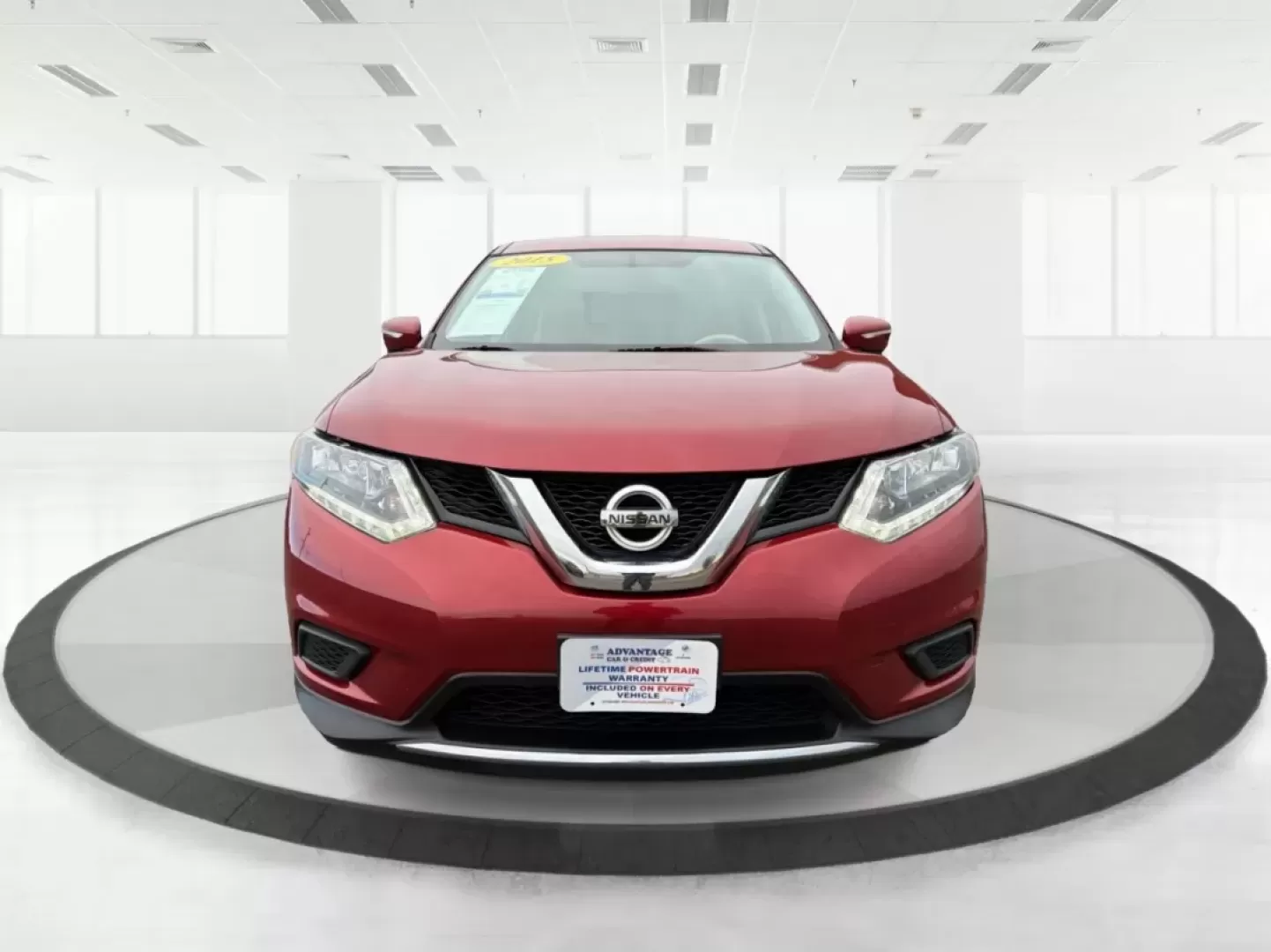 2015 Nissan Rogue S (KNMAT2MT8FP) with an 2.5L I-4 DOHC engine, Continuously Variable Transmission transmission, located at 880 E. National Road, Vandalia, OH, 45377, (937) 908-9800, 39.891918, -84.183594 - **Discover Your Next Adventure with the 2015 Nissan Rogue at Advantage Car and Credit - Piqua**<br /> <br /> Are you ready to elevate your family outings, weekend getaways, or daily commutes? Look no further than the stunning 2015 Nissan Rogue, available now at Advantage Car and Credit, your trusted - Photo#7