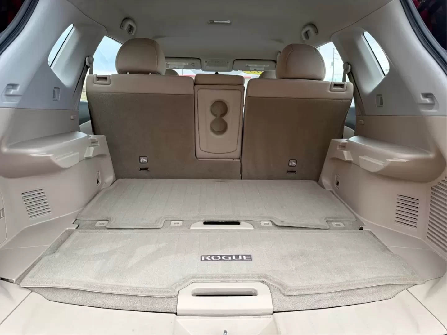 2015 Nissan Rogue S (KNMAT2MT8FP) with an 2.5L I-4 DOHC engine, Continuously Variable Transmission transmission, located at 880 E. National Road, Vandalia, OH, 45377, (937) 908-9800, 39.891918, -84.183594 - **Discover Your Next Adventure with the 2015 Nissan Rogue at Advantage Car and Credit - Piqua**<br /> <br /> Are you ready to elevate your family outings, weekend getaways, or daily commutes? Look no further than the stunning 2015 Nissan Rogue, available now at Advantage Car and Credit, your trusted - Photo#12