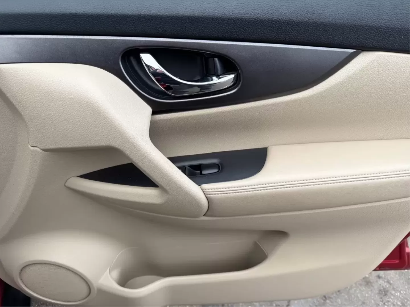 2015 Nissan Rogue S (KNMAT2MT8FP) with an 2.5L I-4 DOHC engine, Continuously Variable Transmission transmission, located at 880 E. National Road, Vandalia, OH, 45377, (937) 908-9800, 39.891918, -84.183594 - **Discover Your Next Adventure with the 2015 Nissan Rogue at Advantage Car and Credit - Piqua**<br /> <br /> Are you ready to elevate your family outings, weekend getaways, or daily commutes? Look no further than the stunning 2015 Nissan Rogue, available now at Advantage Car and Credit, your trusted - Photo#18