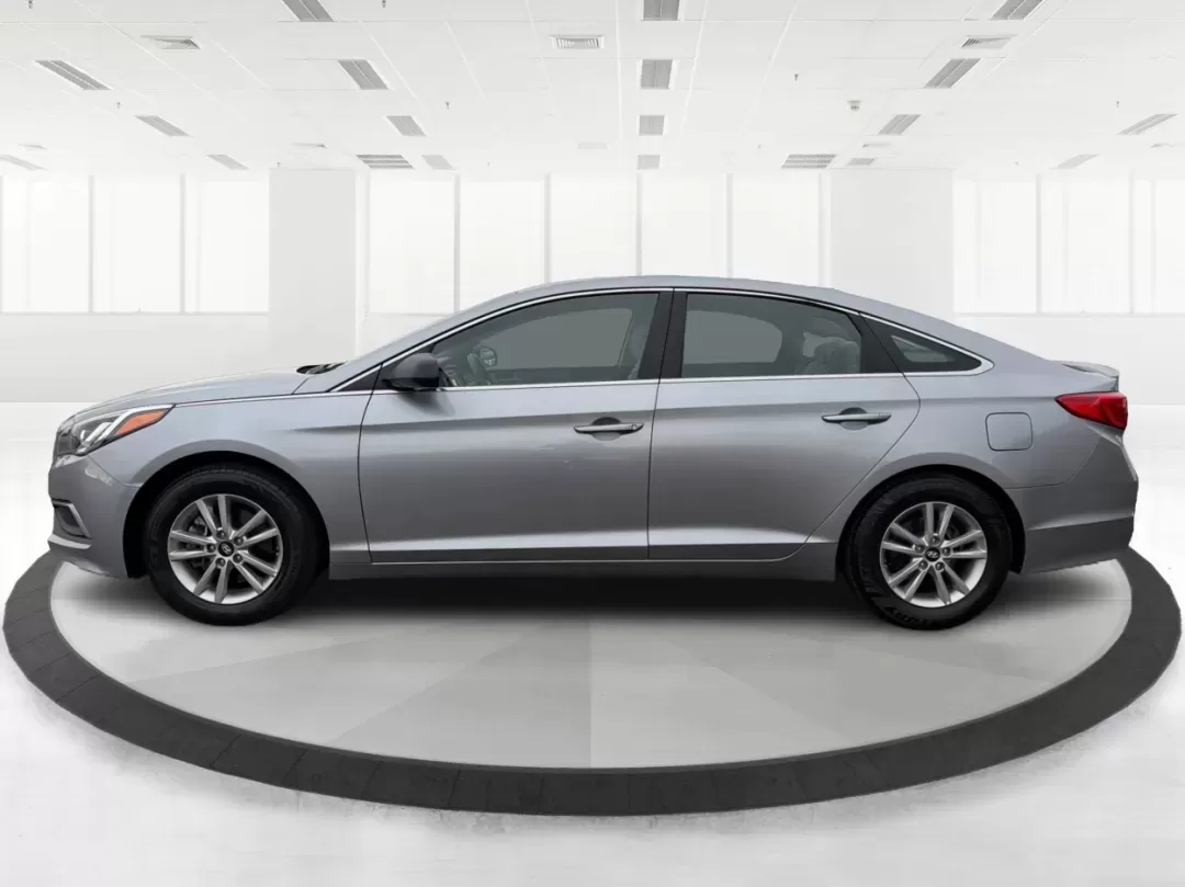 2017 Hyundai Sonata Base (5NPE24AF8HH) with an Other engine, located at 4508 South Dixie Dr, Moraine, OH, 45439, (937) 908-9800, 39.689976, -84.218452 - ### Drive Your Dream: 2017 Hyundai Sonata Perfect for Families and Commuters Alike!<br /> <br /> Looking for a reliable sedan that fits seamlessly into your busy lifestyle? The 2017 Hyundai Sonata is here to make every drive a pleasure, whether you're commuting to work, shuttling kids to soccer pra - Photo#5