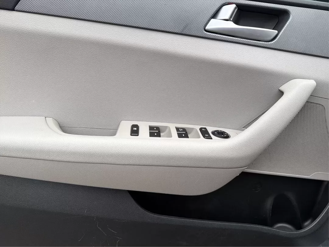 2017 Hyundai Sonata Base (5NPE24AF8HH) with an Other engine, located at 4508 South Dixie Dr, Moraine, OH, 45439, (937) 908-9800, 39.689976, -84.218452 - ### Drive Your Dream: 2017 Hyundai Sonata Perfect for Families and Commuters Alike!<br /> <br /> Looking for a reliable sedan that fits seamlessly into your busy lifestyle? The 2017 Hyundai Sonata is here to make every drive a pleasure, whether you're commuting to work, shuttling kids to soccer pra - Photo#17