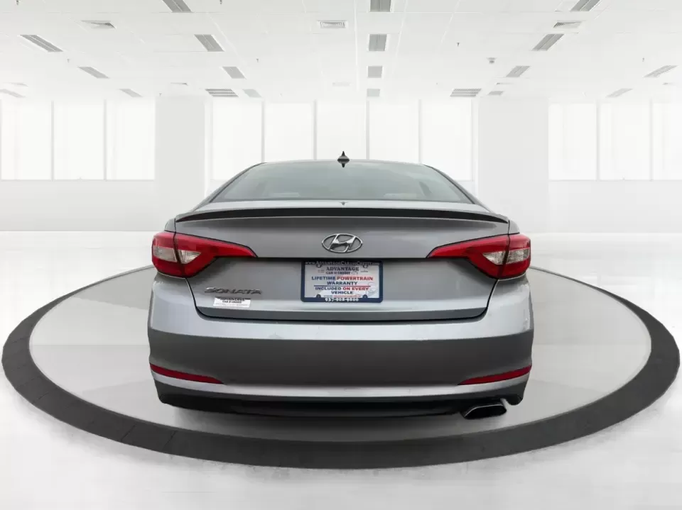 2017 Hyundai Sonata Base (5NPE24AF8HH) with an 2.4L L4 DOHC 16V engine, 7A transmission, located at 880 E. National Road, Vandalia, OH, 45377, (937) 908-9800, 39.891918, -84.183594 - ### Drive Your Dream: 2017 Hyundai Sonata Perfect for Families and Commuters Alike!<br /> <br /> Looking for a reliable sedan that fits seamlessly into your busy lifestyle? The 2017 Hyundai Sonata is here to make every drive a pleasure, whether you're commuting to work, shuttling kids to soccer pra - Photo#3